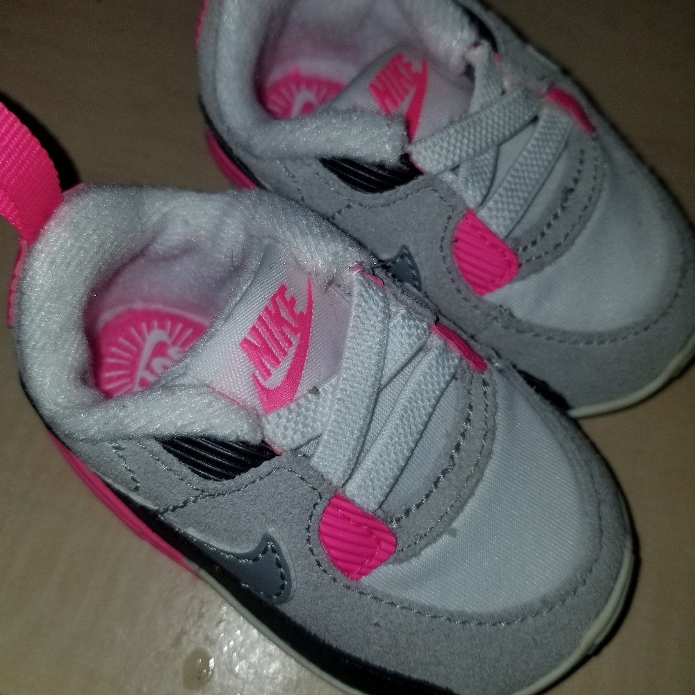 Infant nike's